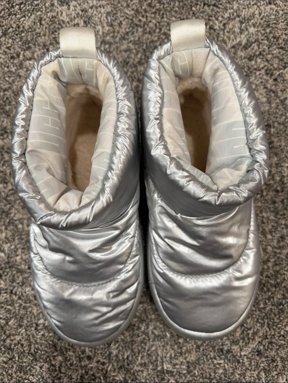 UGG Kids Silver Puffer Booties Size 5 S/N 1135151